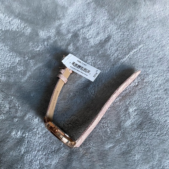 MK Signature Watch - Picture 3 of 5